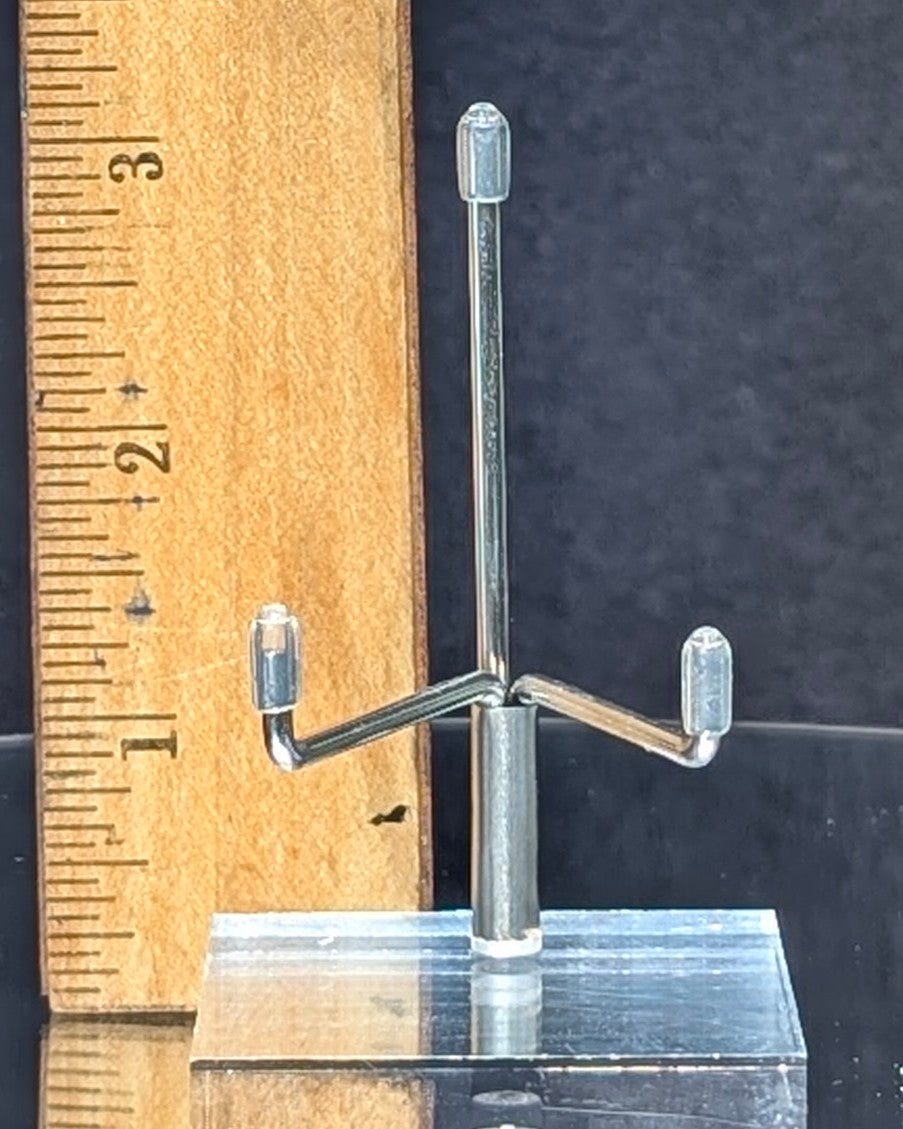 Display Stand with Adjustable Arms E