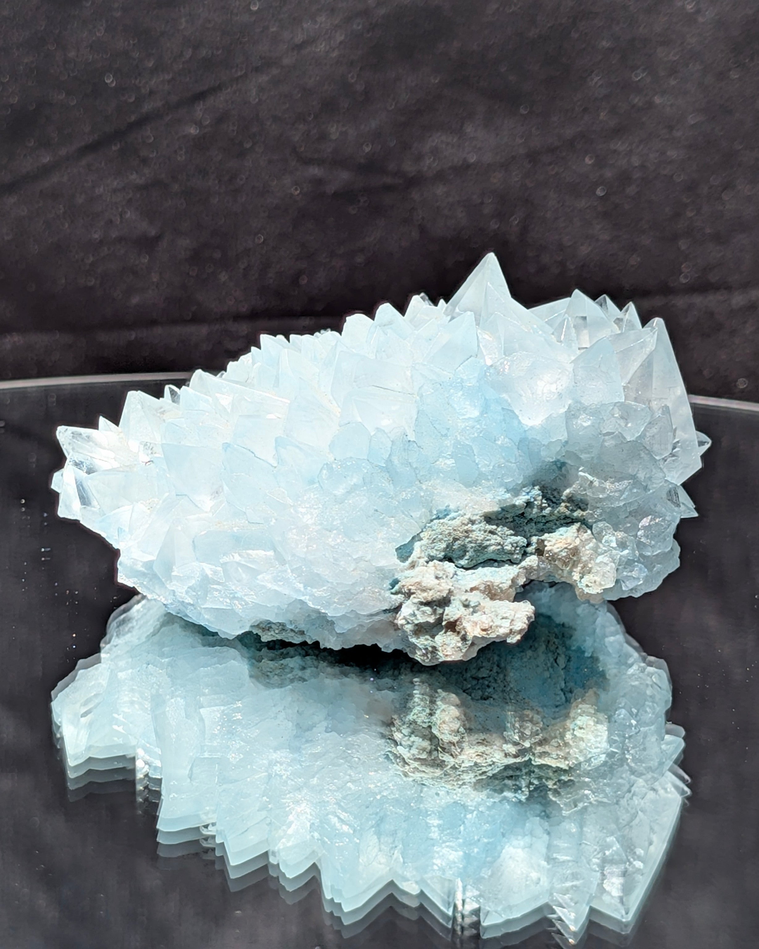 Heklaite cluster E