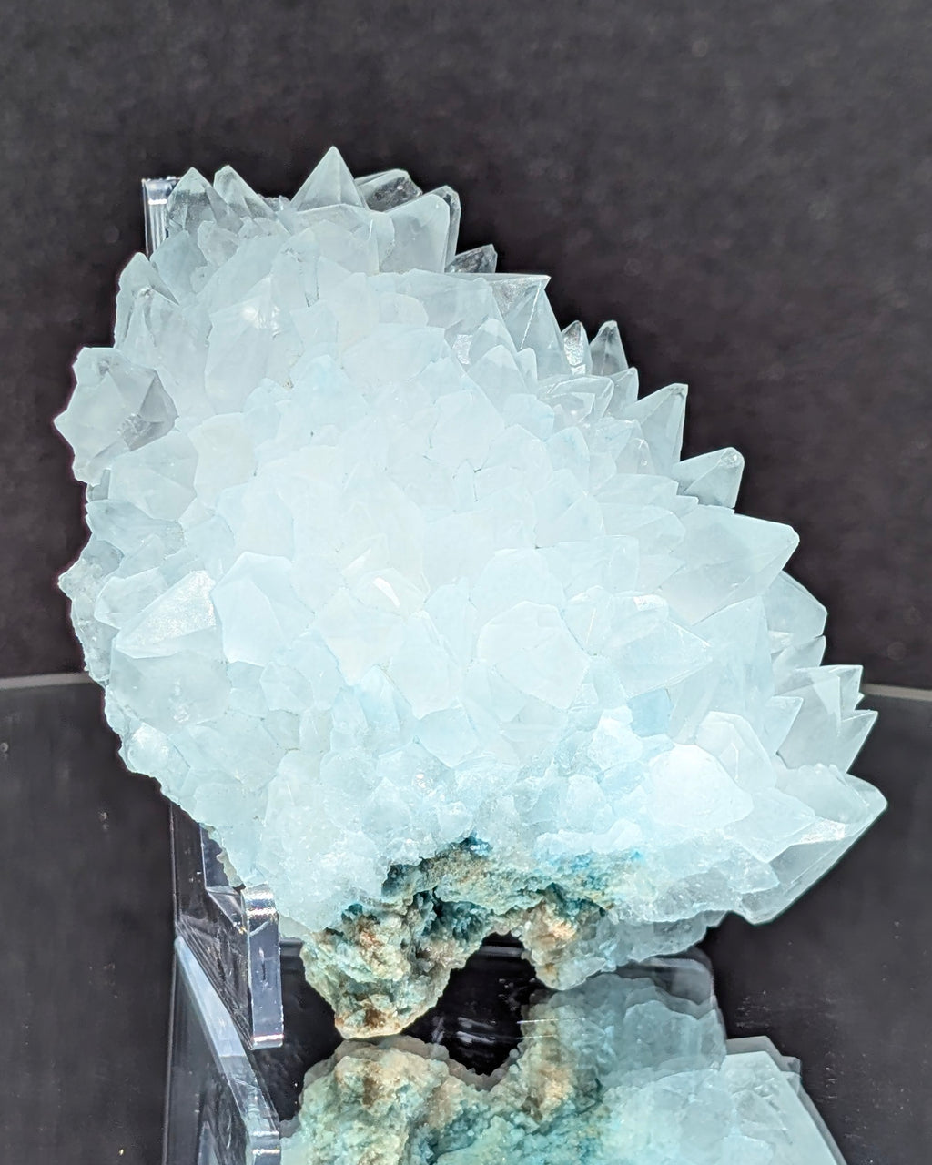 Heklaite cluster E