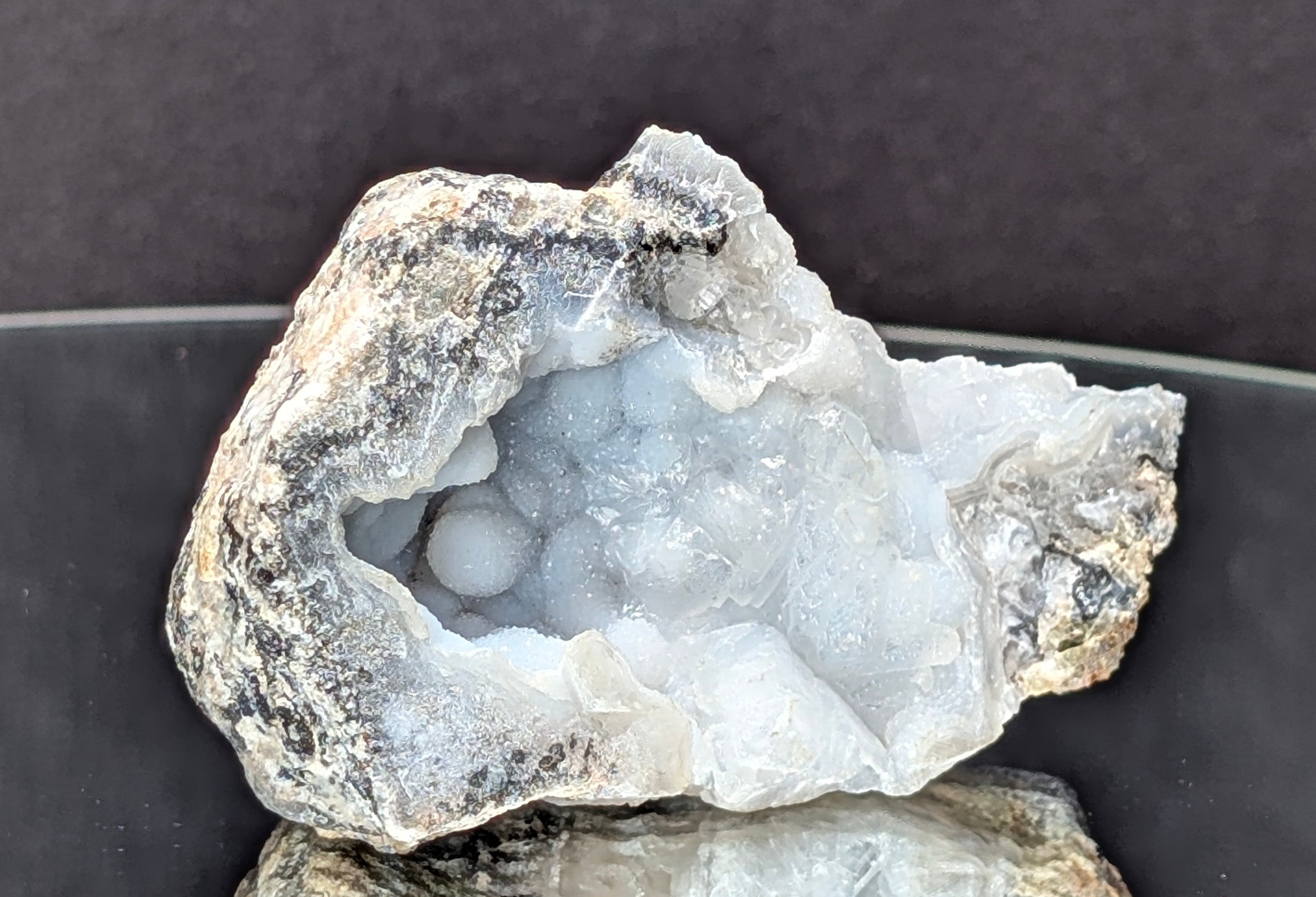 Fluorescent Trancas with Chalcedony G