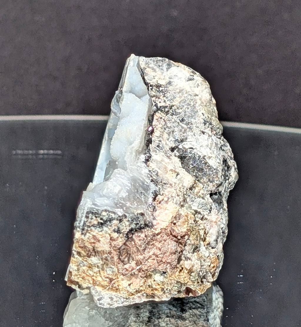 Fluorescent Trancas with Chalcedony G