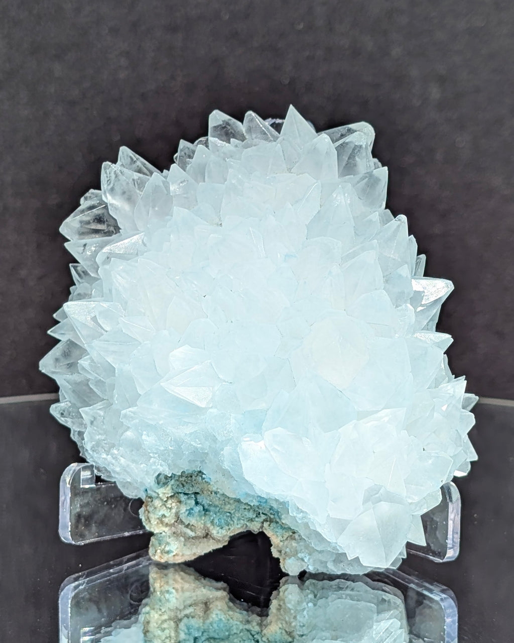 Heklaite cluster E