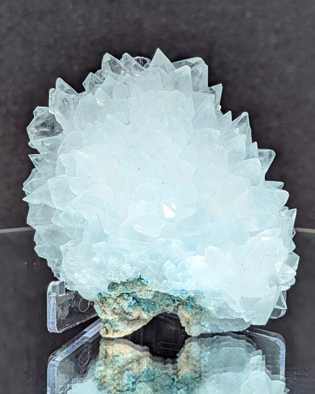 Heklaite cluster E