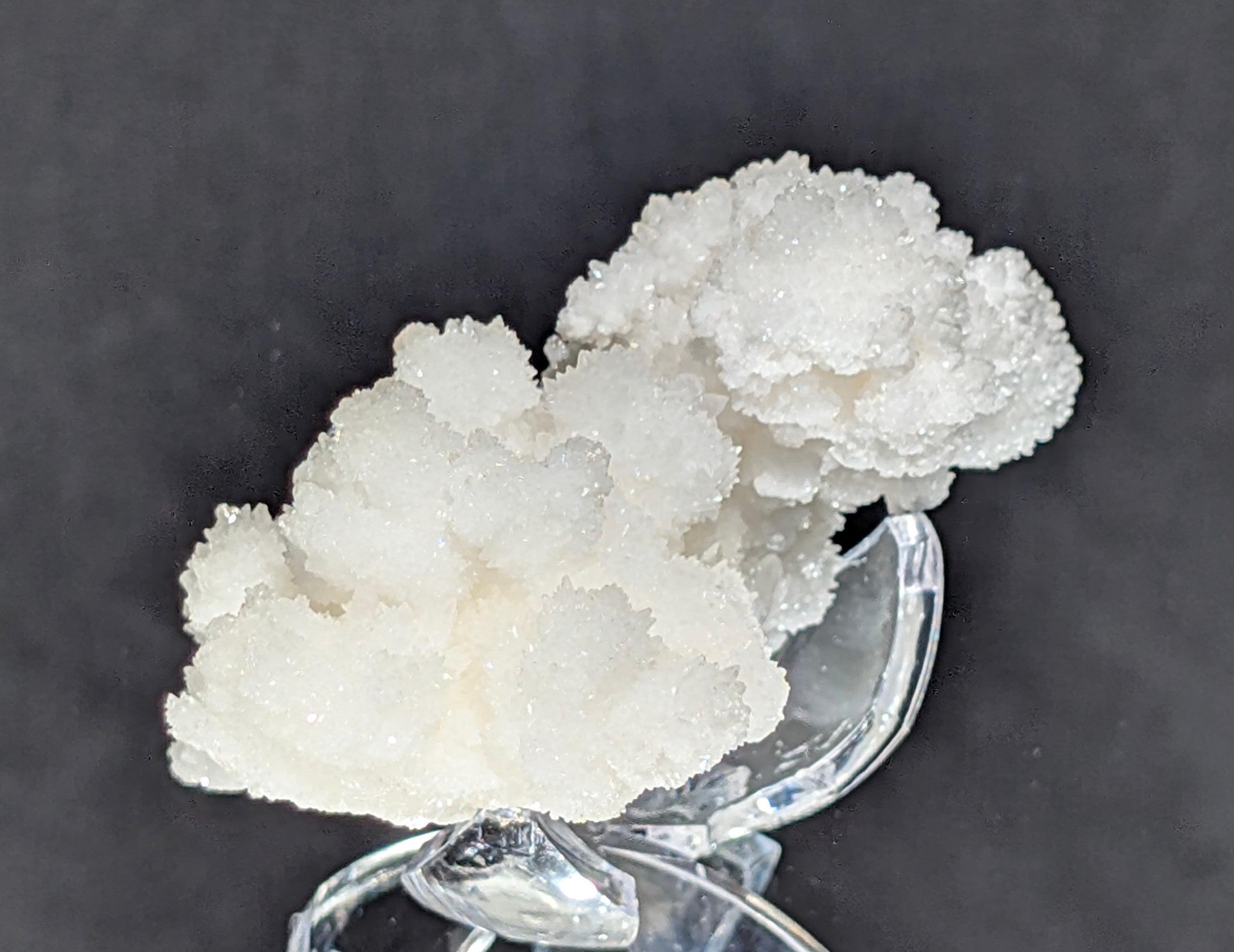 Fluorescent Aragonite Cluster I