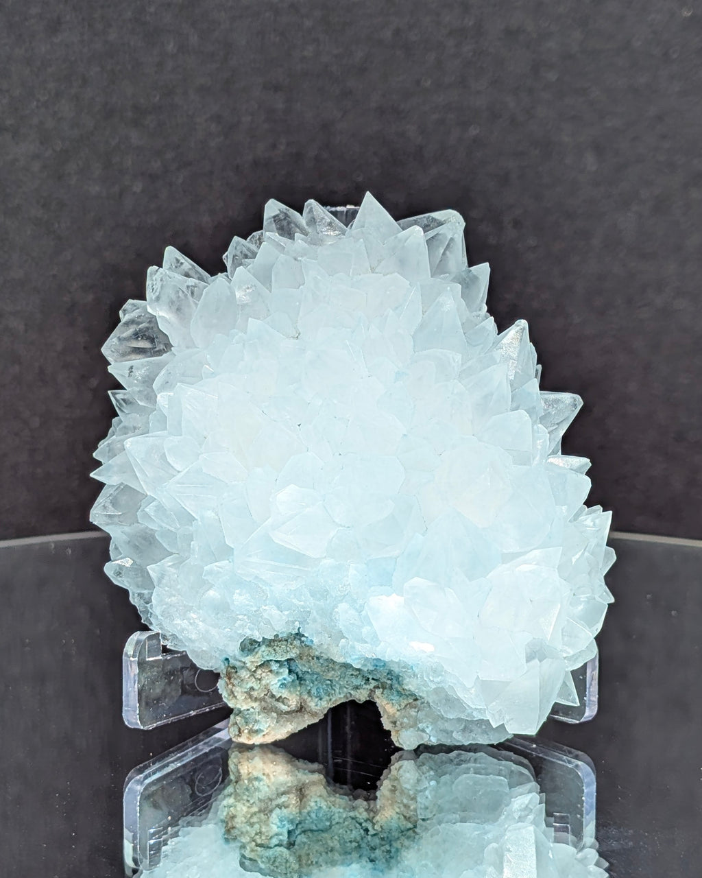 Heklaite cluster E