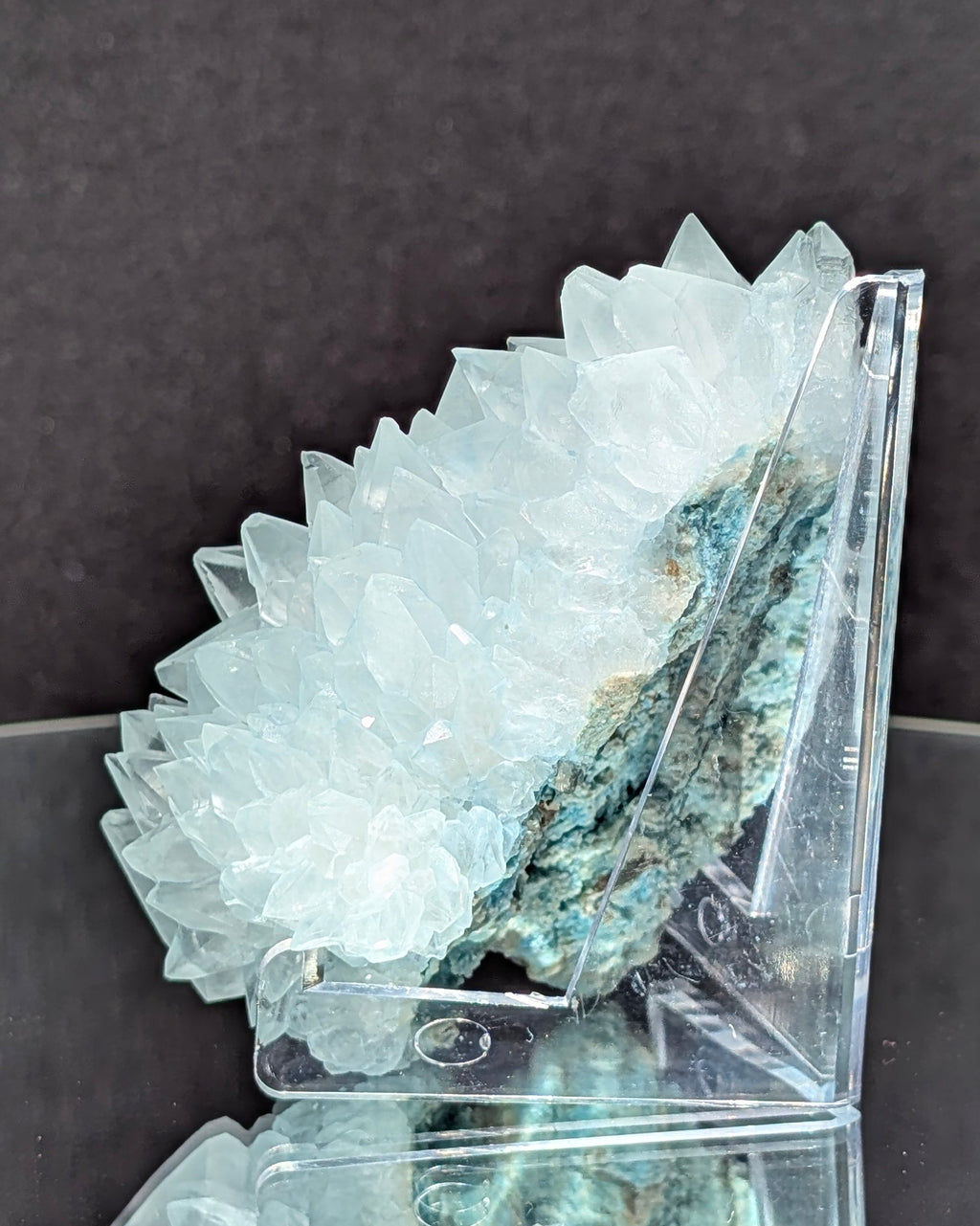 Heklaite cluster E