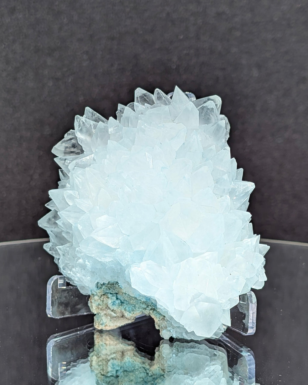 Heklaite cluster E