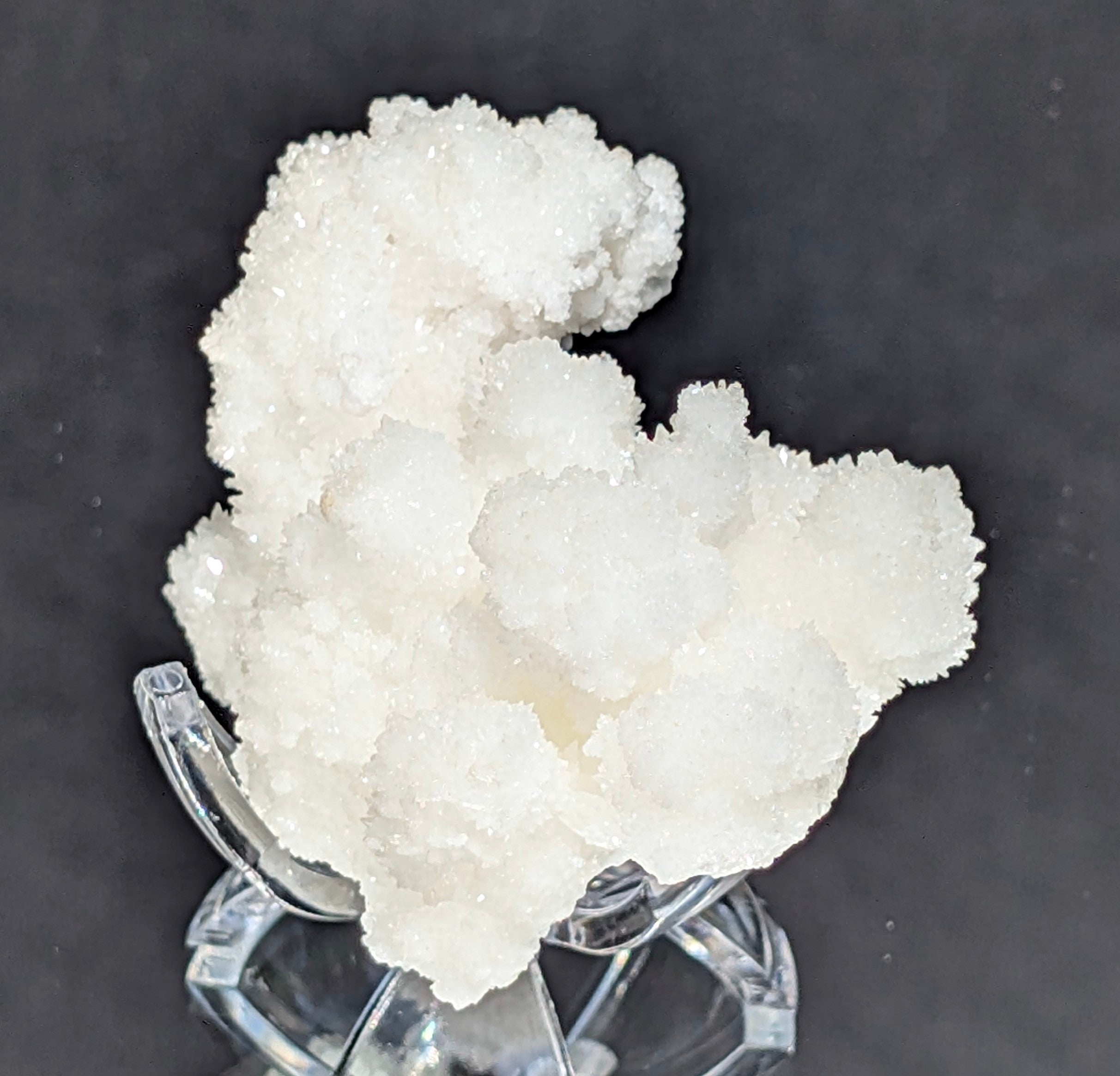 Fluorescent Aragonite Cluster I