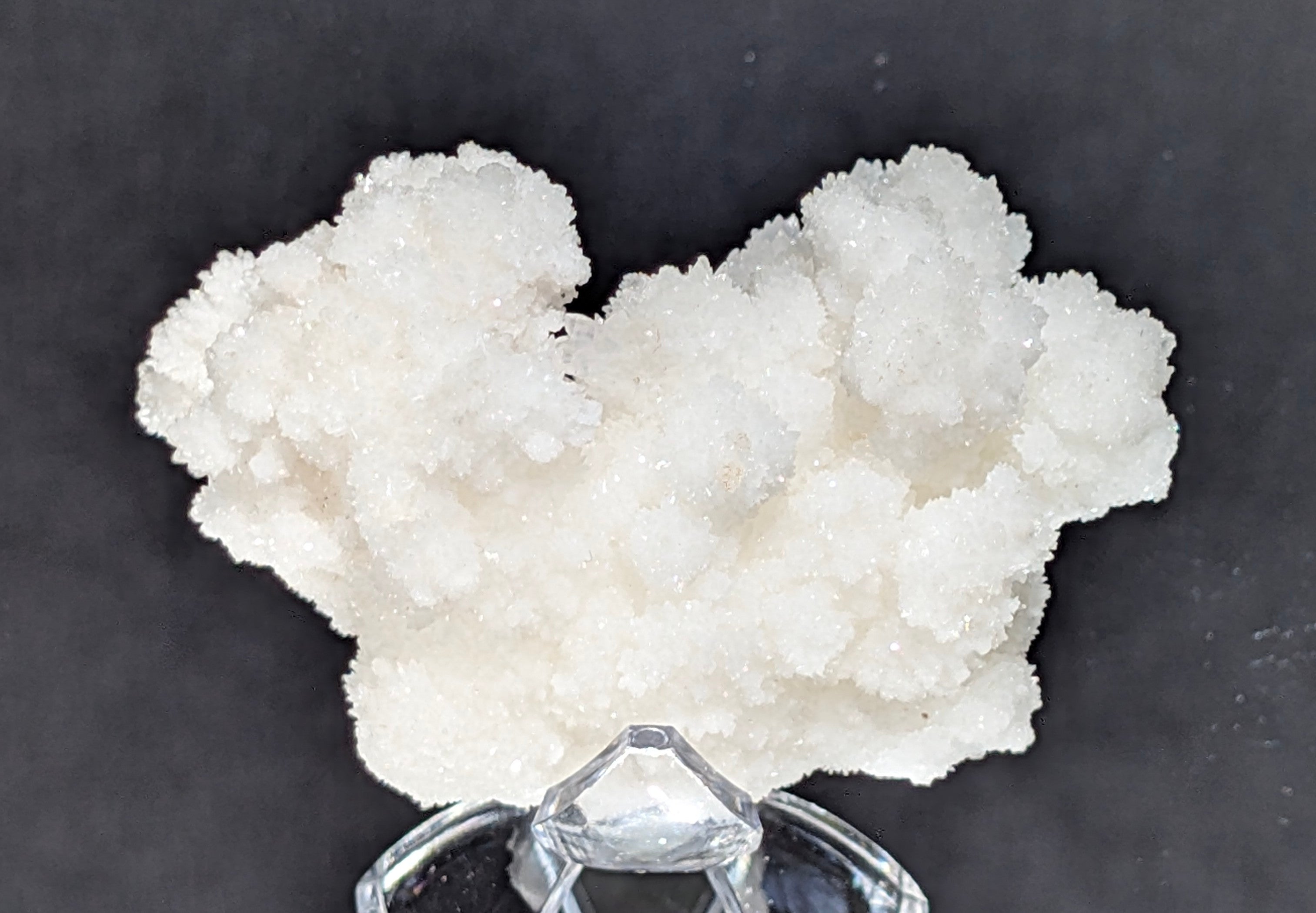 Fluorescent Aragonite Cluster I
