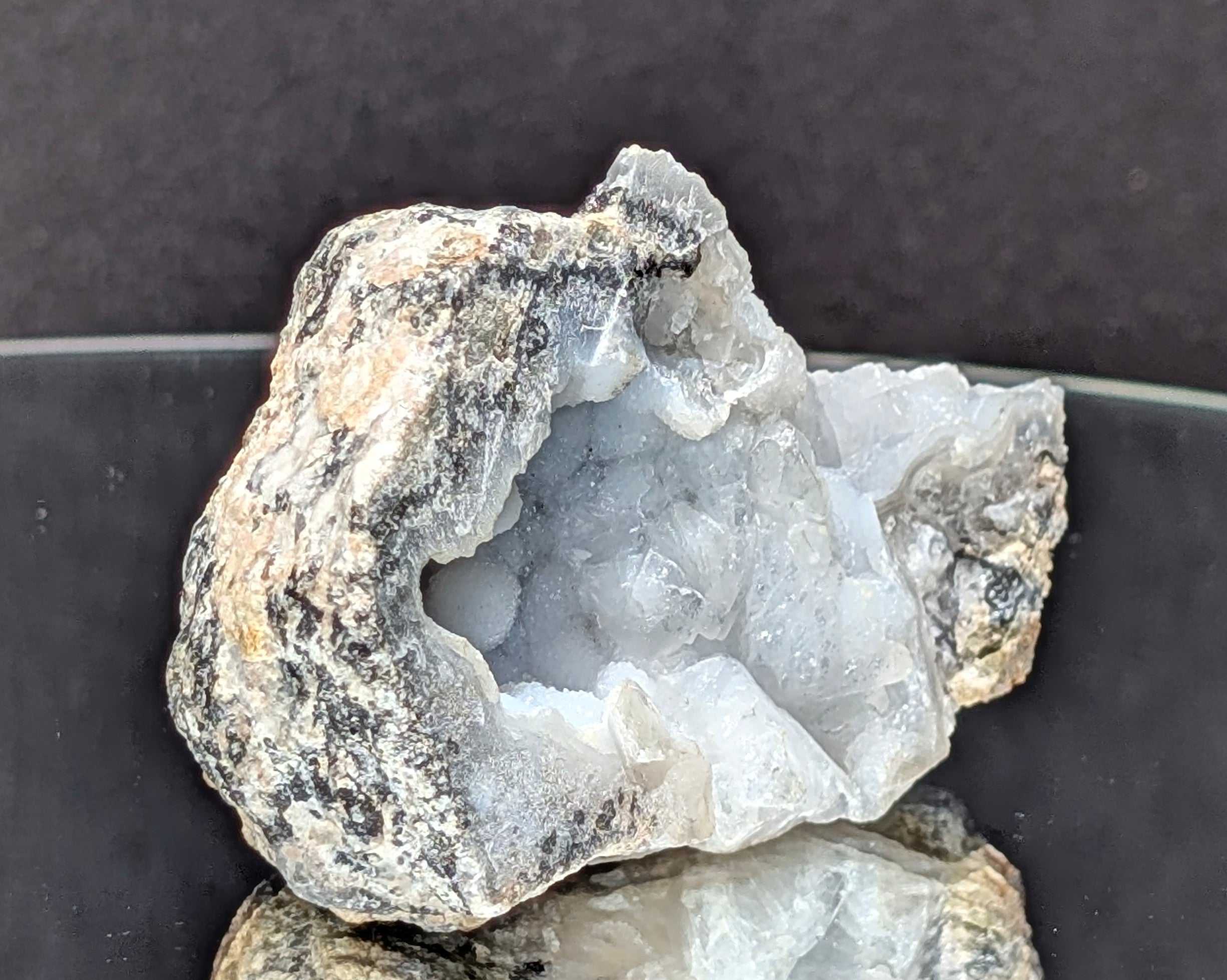 Fluorescent Trancas with Chalcedony G