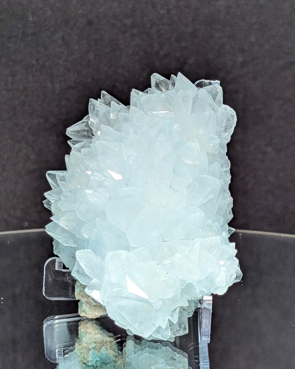 Heklaite cluster E